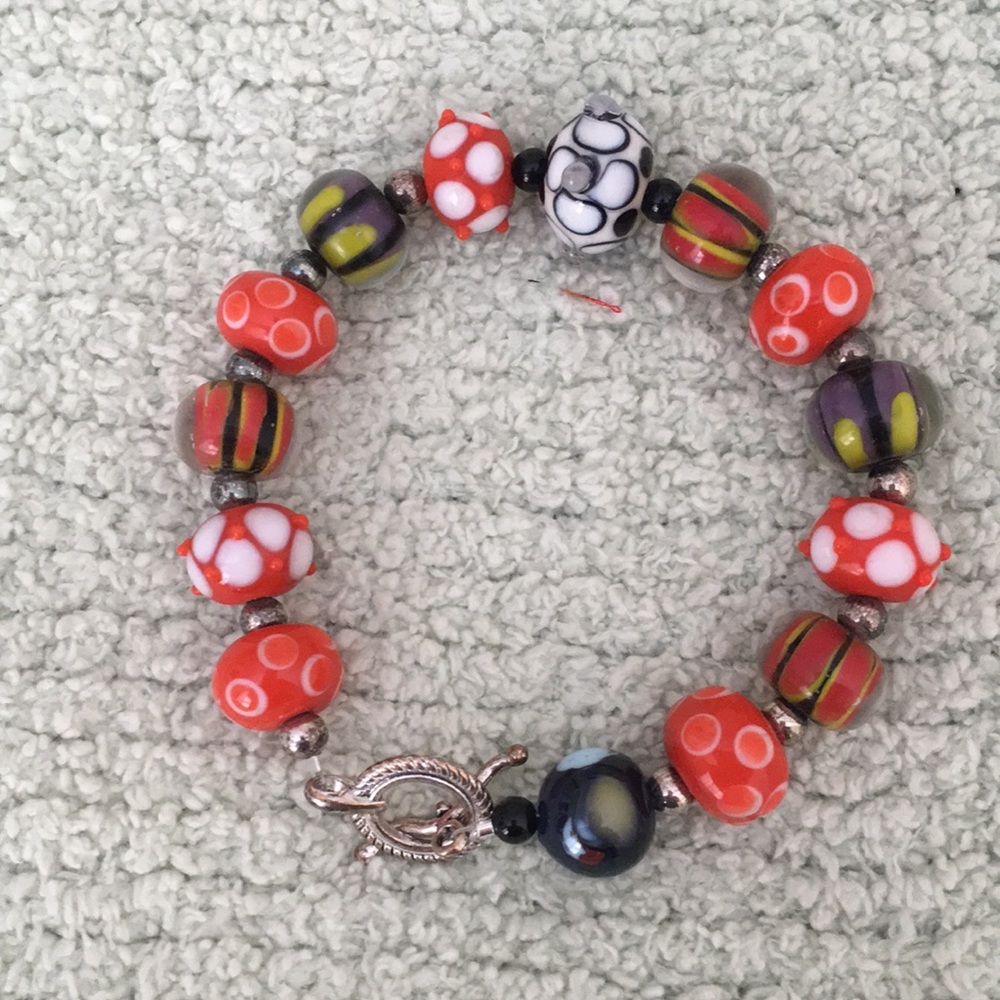 Lamp worked glass bead bracelet